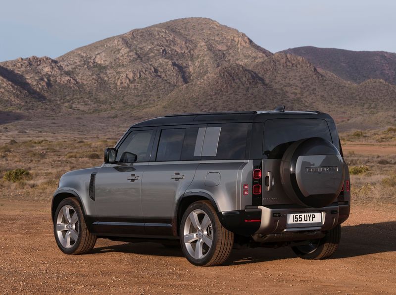 land rover defender - rear 