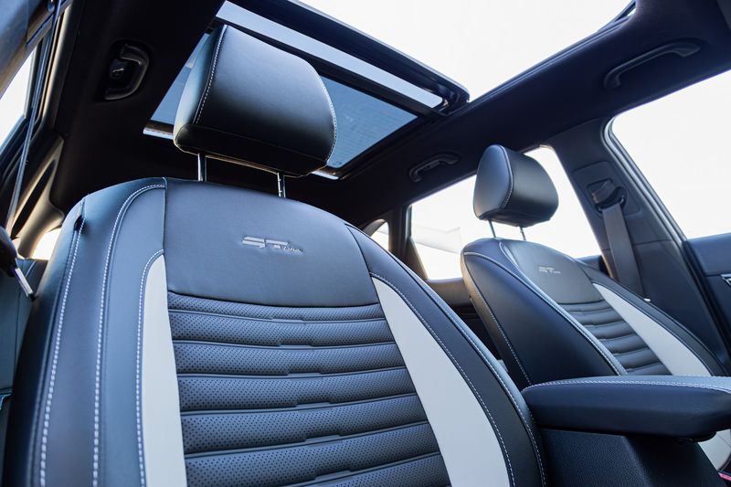 2024 Kia Seltos front seats