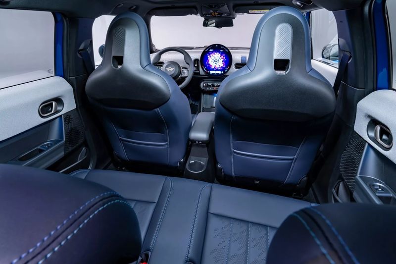 Mini Cooper 5-Door cabin