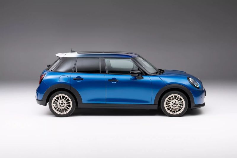 Mini Cooper 5-Door side