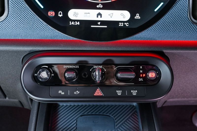 Mini-Countryman-2025-start button