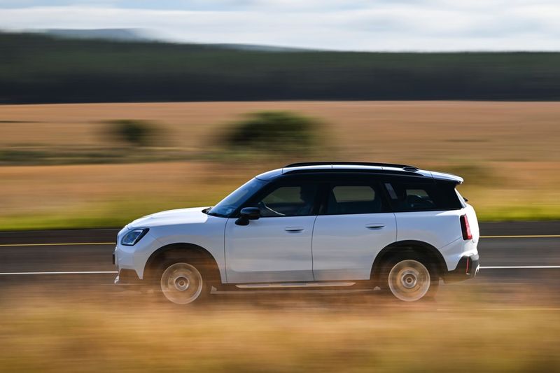 Mini-Countryman-2025-side