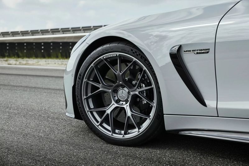 Mercedes-AMG GT 63 Pro wheel