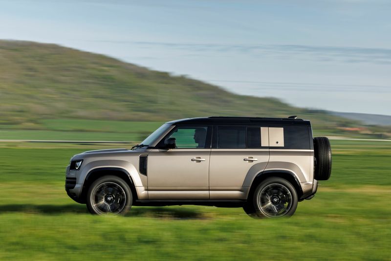 Defender Octa side