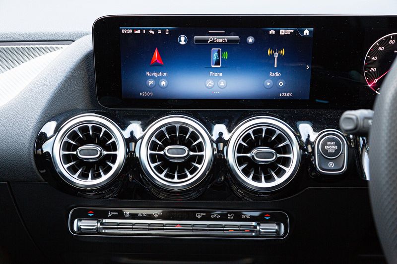 Mercedes-Benz GLA facelift infotainment