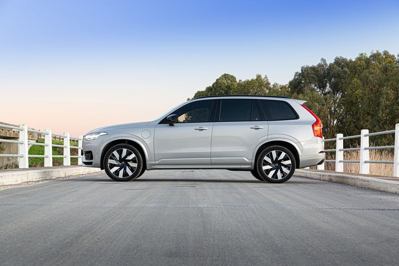 2024 Volvo CX90 PHEV profile view
