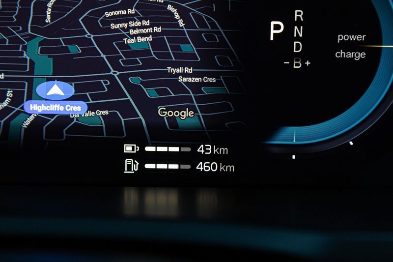 2024 Volvo CX90 PHEV range indicators