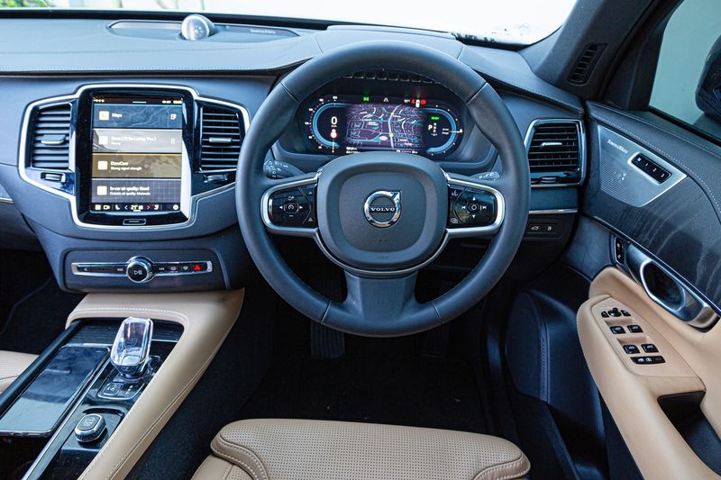 2024 Volvo CX90 PHEV front of cabin