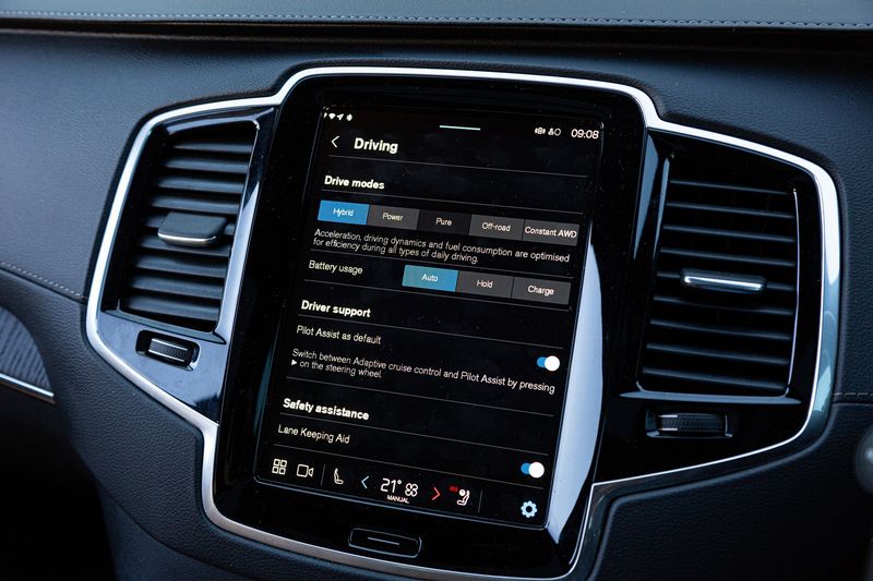 2024 Volvo CX90 PHEV infotainment touchscreen