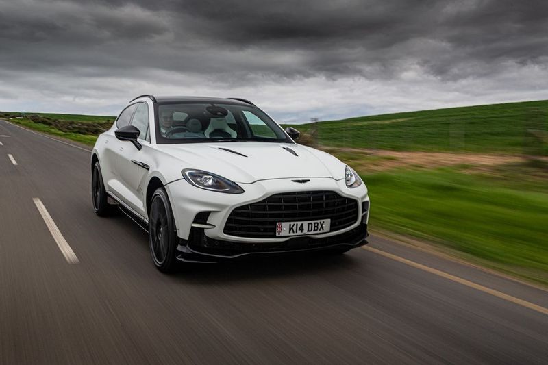 Aston Martin DBX707