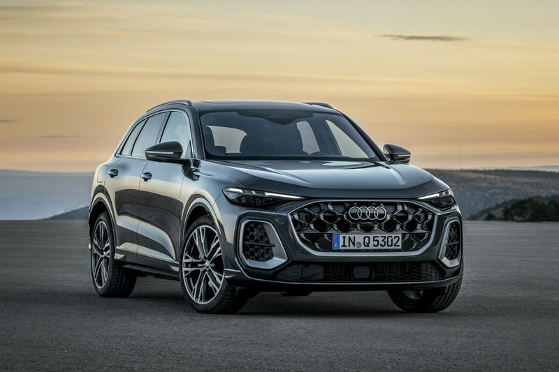 2025 Audi Q5 front three-quarter view
