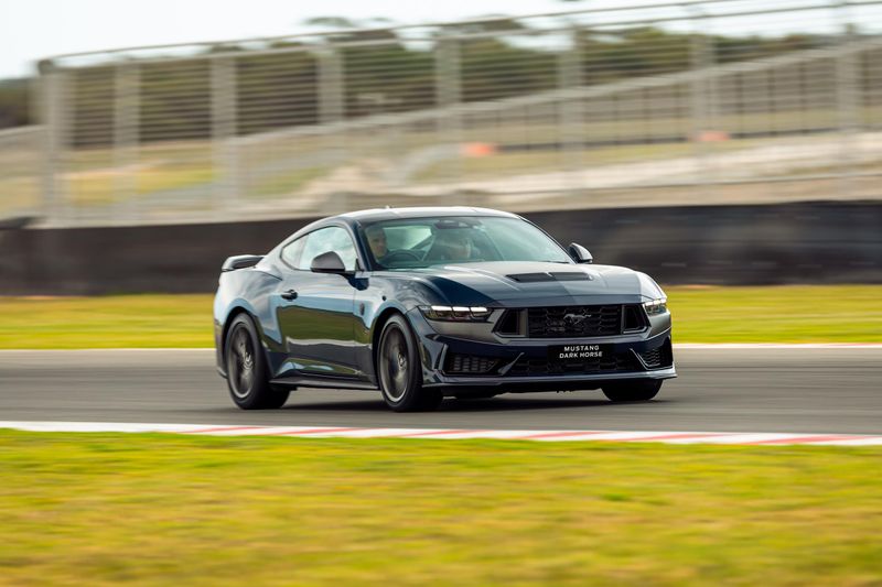 Mustang Dark Horse racing