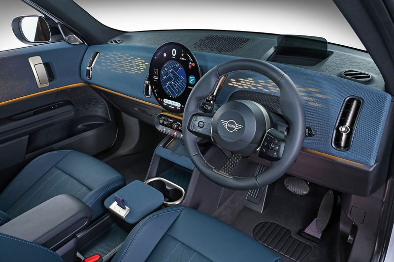 Mini Countryman S cabin