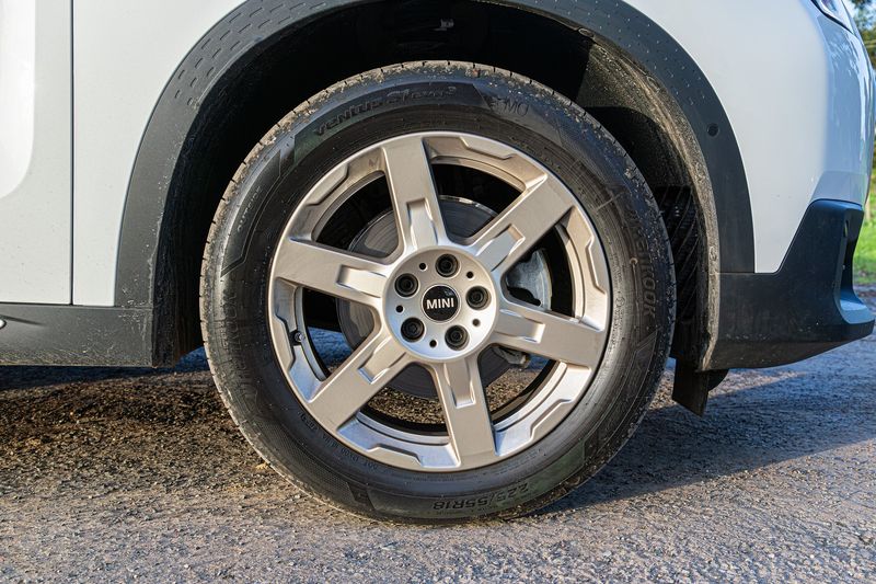 Mini Countryman S wheel