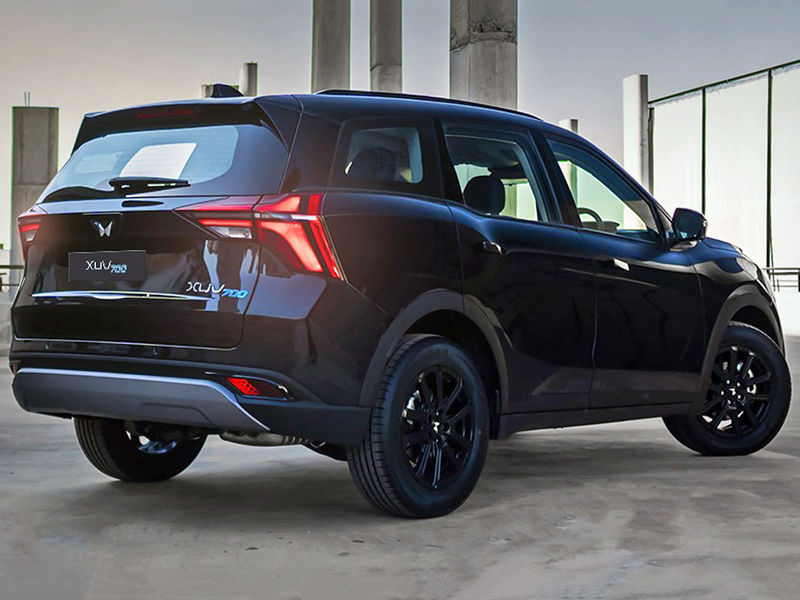 Mahindra XUV700 Black Edition rear