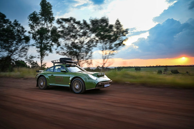 Porsche 911 "Safari" profile view (dynamic)