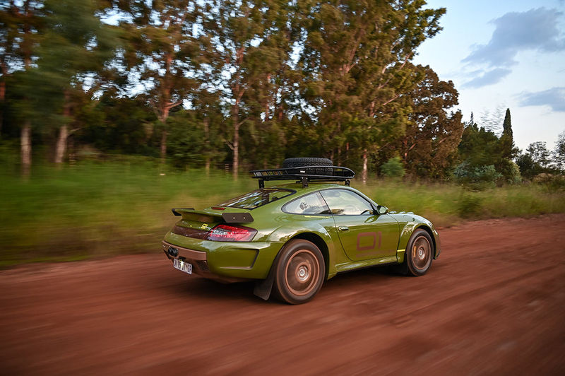Porsche 911 "Safari" rear tracking shot 