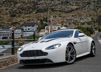 Aston Martin V12 Vantage: Classic Drive