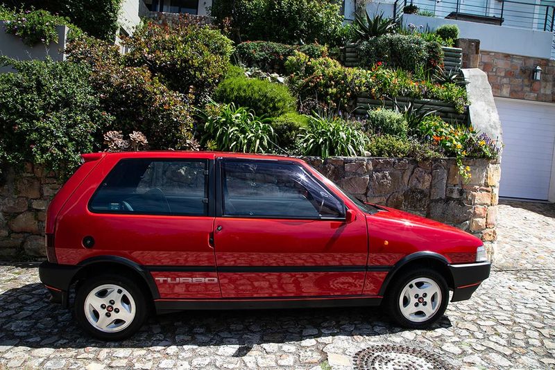 Fiat Uno Turbo profile view