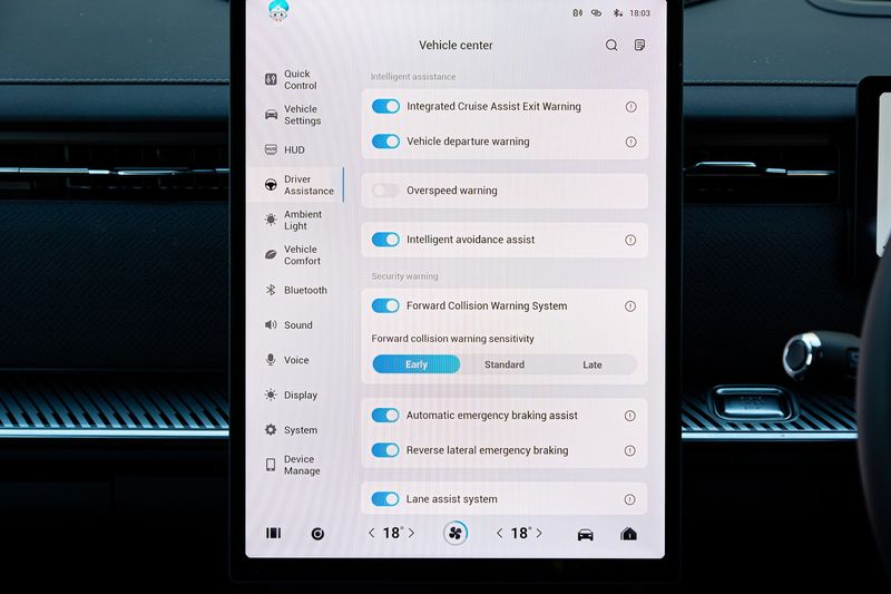 Jaecoo J7 safety systems display