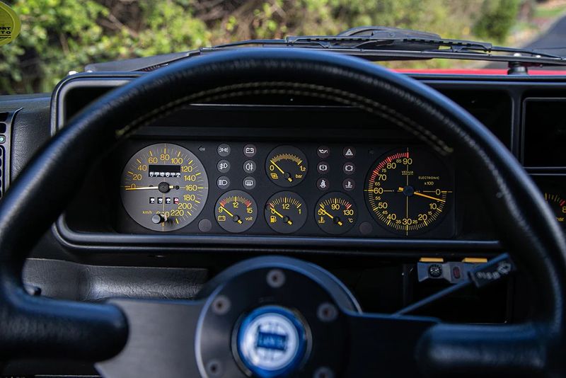 Lancia Delta HF Integrale instrument cluster