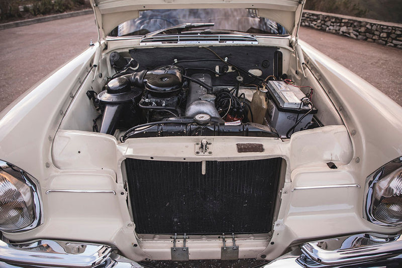 Mercedes-Benz 230S Fintail Estate engine bay