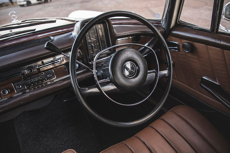 Mercedes-Benz 230S Fintail Estate steering wheel and dashboard