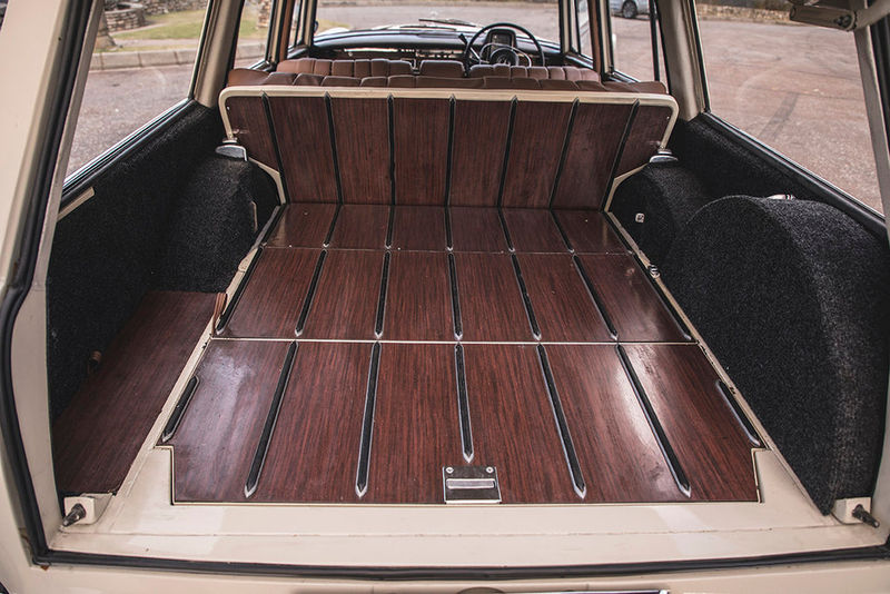 Mercedes-Benz 230S Fintail Estate load bay