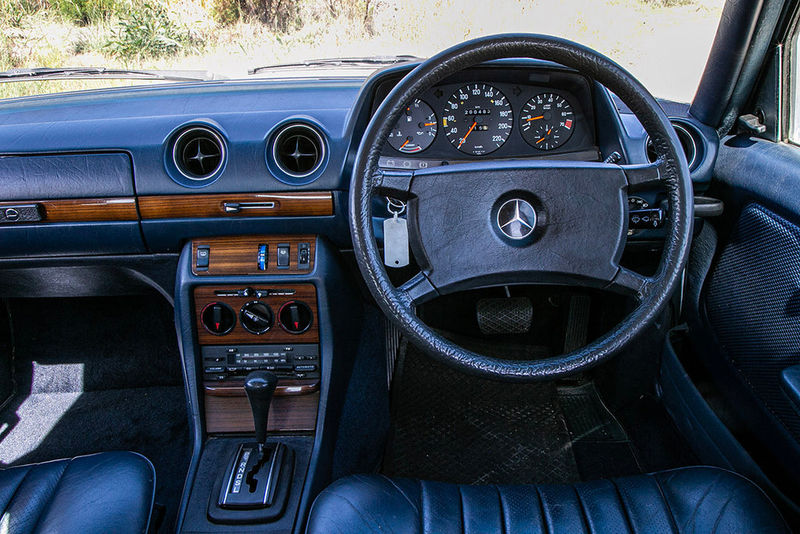 Mercedes-Benz W123 front of cabin