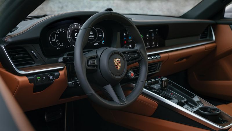 Porsche 911 Carrera S steering