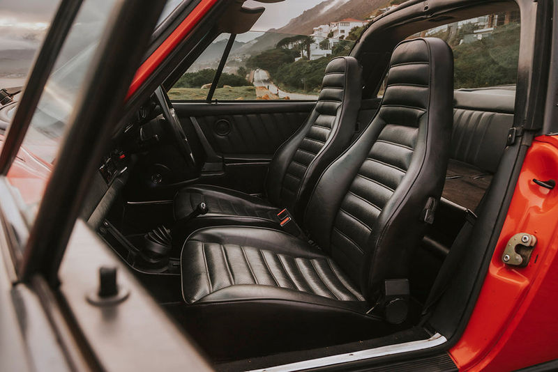 Porsche 911 Carrera 3.2 Targa (G-series) cabin
