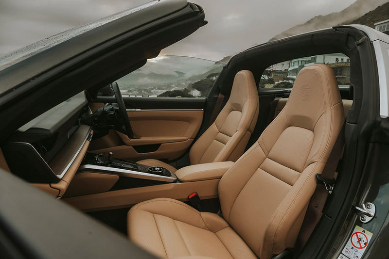 Porsche 911 Targa 4 interior