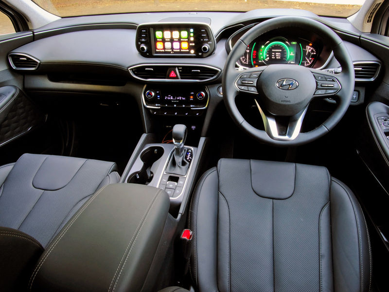 Hyundai Santa Fe pre-facelift cabin