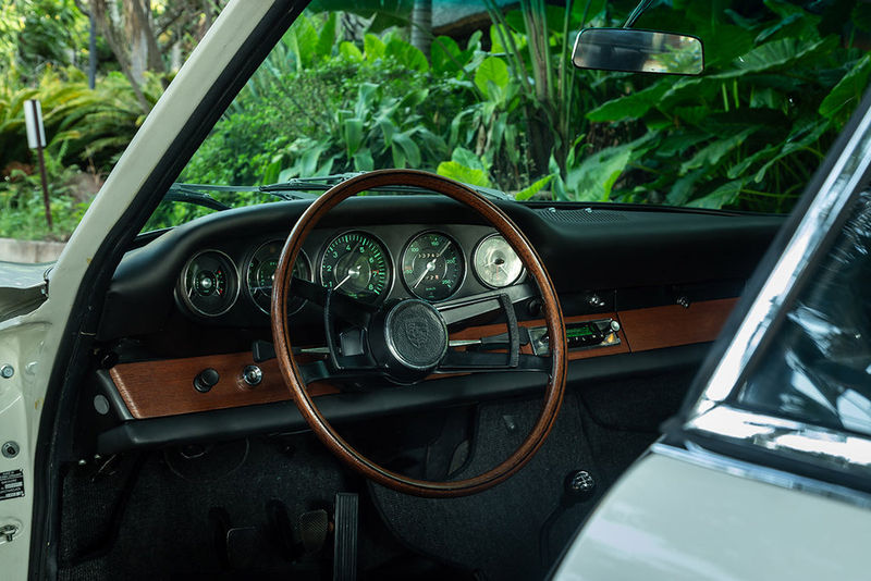 1965 Porsche 911 steering wheel and instrumentation