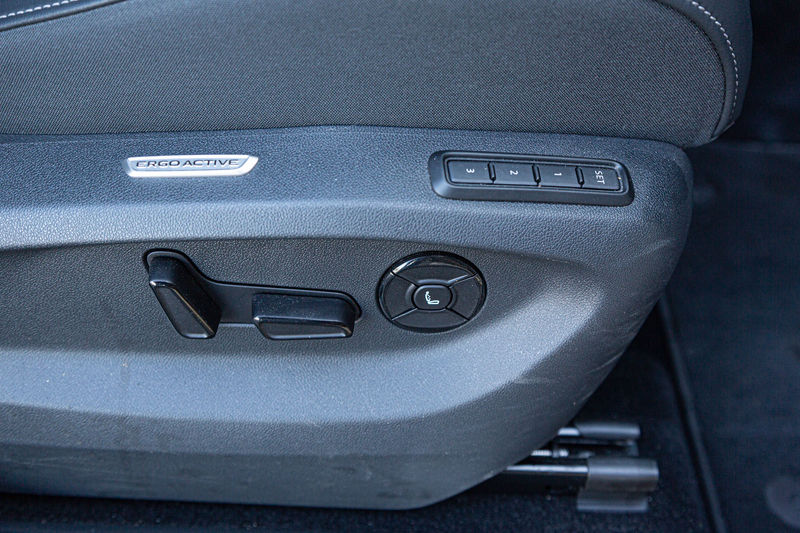 2025 Volkswagen Tiguan electric seat adjustment