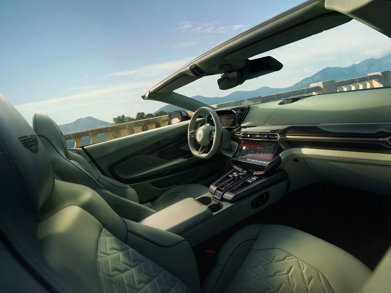 Aston Martin Vanquish Volante interior