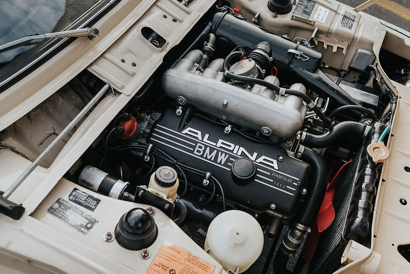 BMW 2002tii engine bay