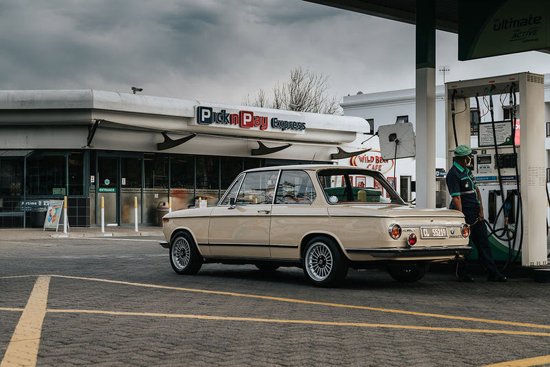 BMW 2002tii  rear three-quarter view