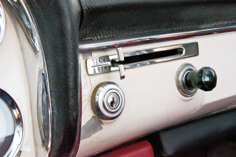 Ferrari 250 GT Cabriolet ignition bolt