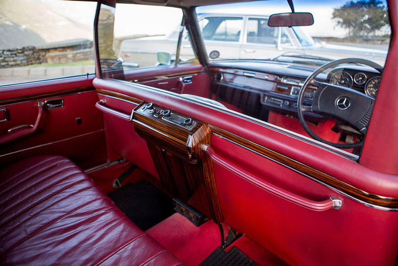 Mercedes-Benz 300 SEL 6.3 rear bench