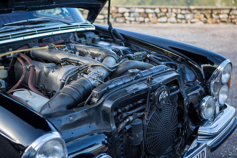 Mercedes-Benz 300 SEL 6.3 engine
