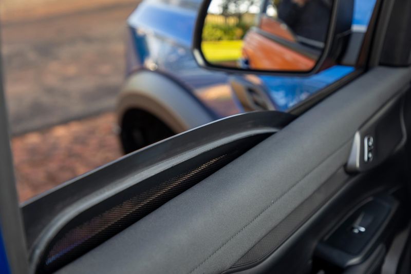 The SVI LITE decreet automotive armour product offers B2-level protection.