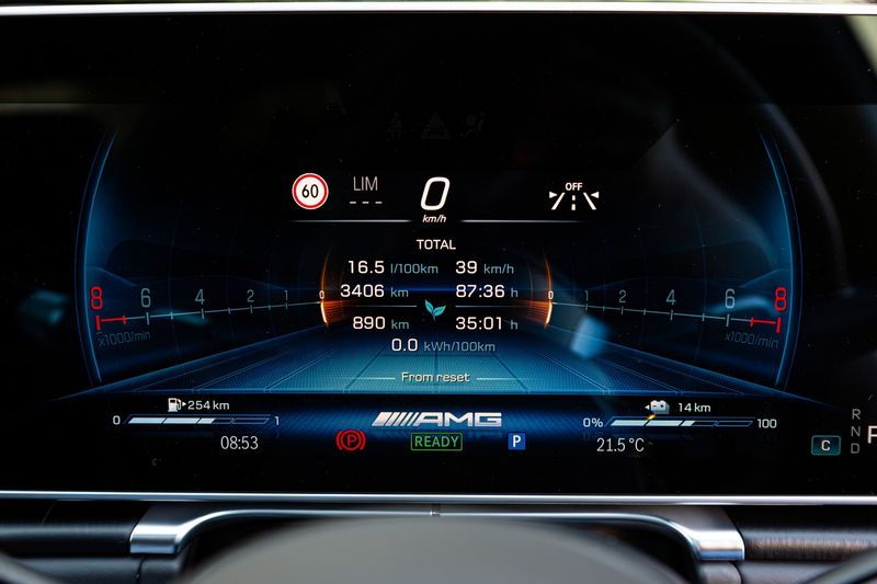 Mercedes-AMG S63 E Performance driver info display