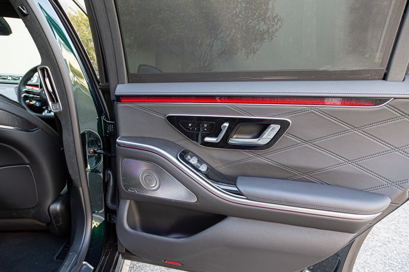 Mercedes-AMG S63 E Performance rear door control console