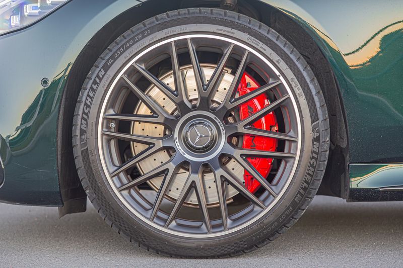 Mercedes-AMG S63 E Performance 21-inch alloy wheel