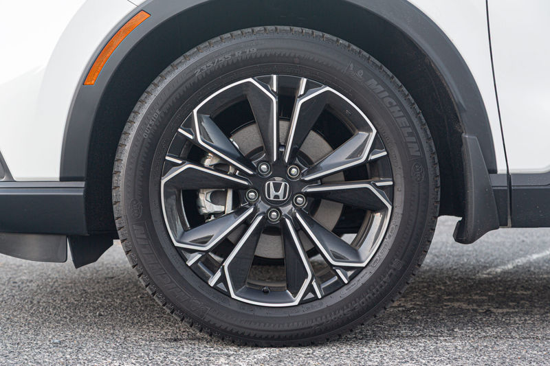 2025 Honda CR-V 19-inch alloy wheel