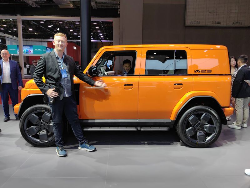 iCar V23 side