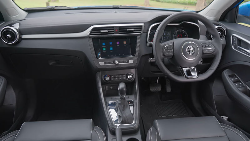 MG ZS Review: Front of cabin