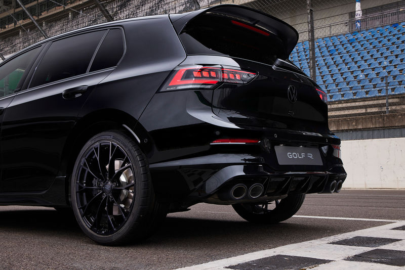 VW Golf 8.5 R rear bumper close-up