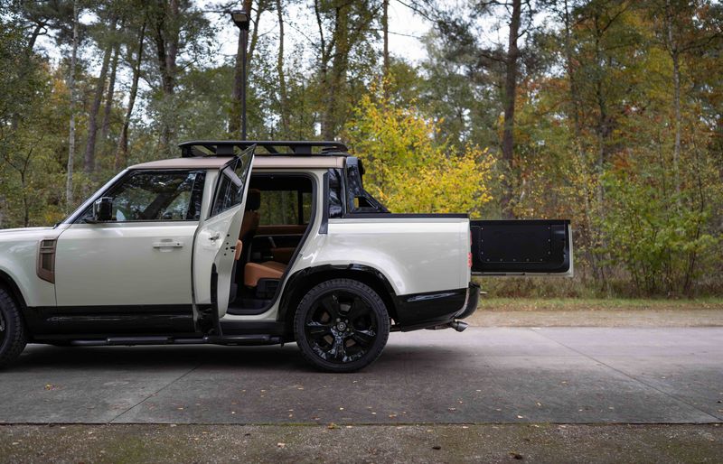 Defender Bakkie side